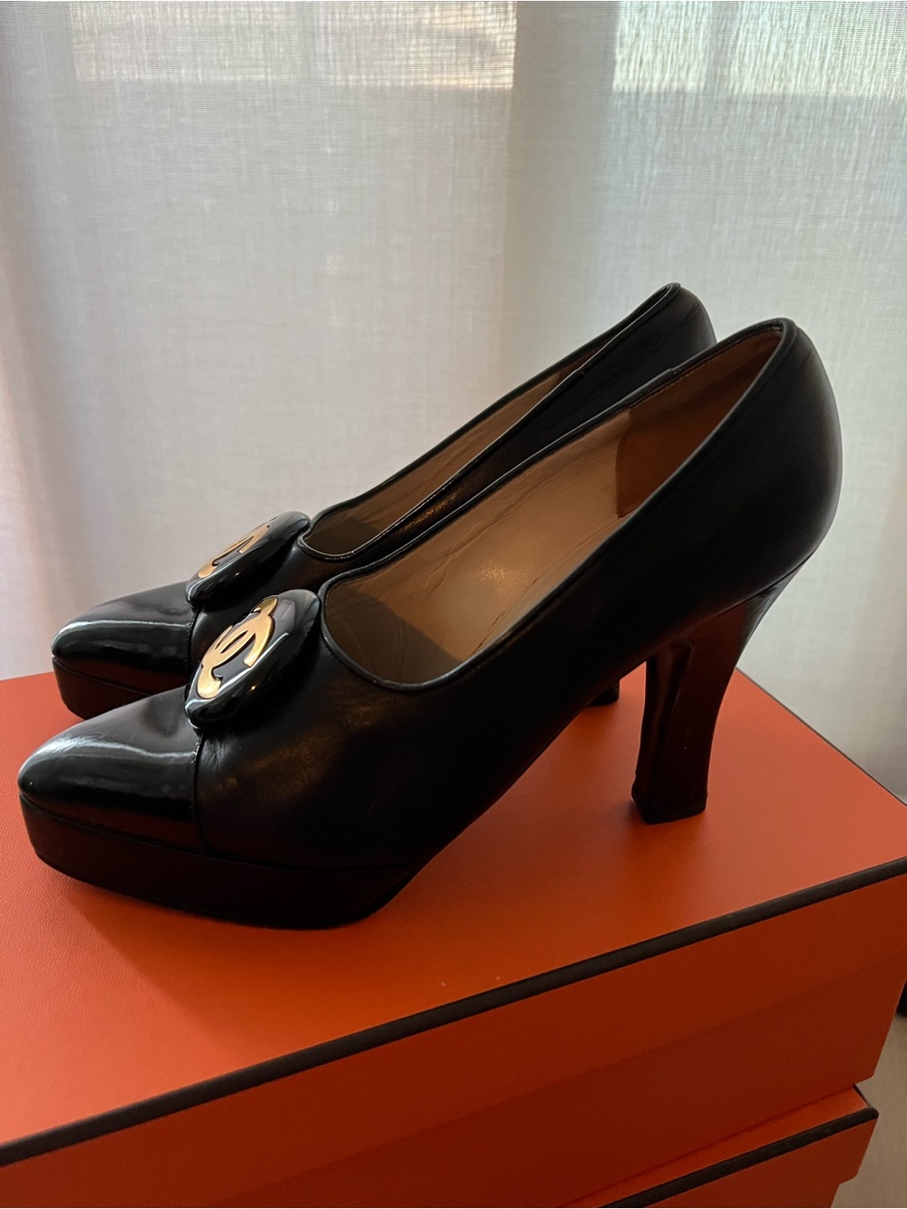 CHANEL Black Leather Pointed Toe Pumps with Gold CC Medallion - Picture 2 of 16